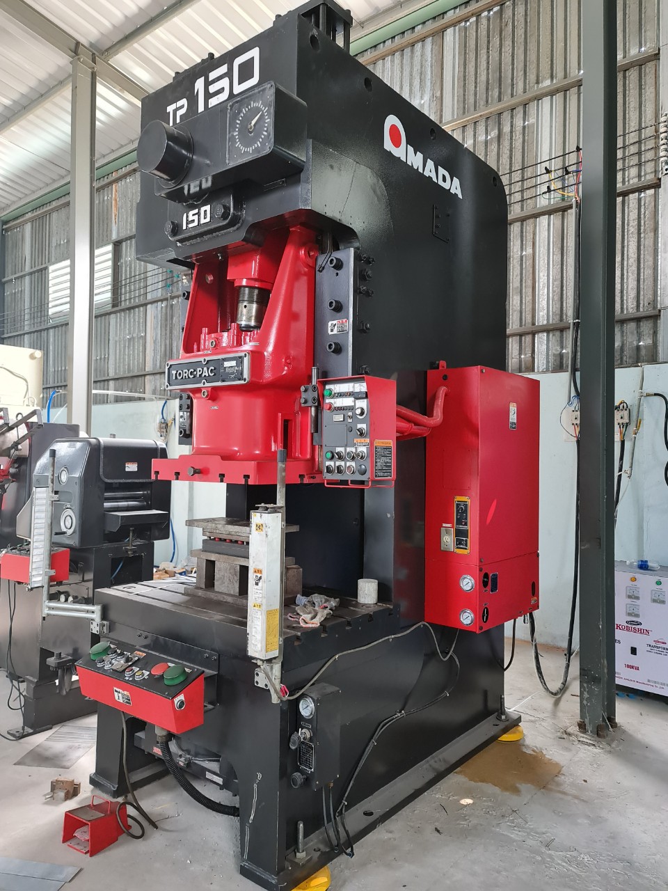 Máy dập AMADA